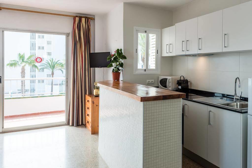 Tabbu Ibiza Apartments Плайя-ден-Босса Екстер'єр фото