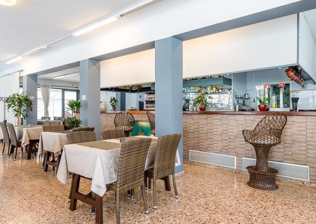 Tabbu Ibiza Apartments Плайя-ден-Босса Екстер'єр фото