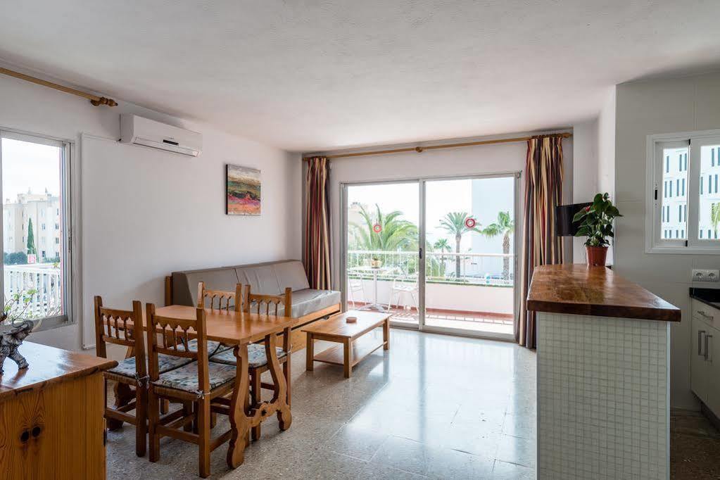 Tabbu Ibiza Apartments Плайя-ден-Босса Екстер'єр фото