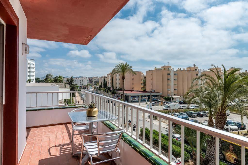 Tabbu Ibiza Apartments Плайя-ден-Босса Екстер'єр фото